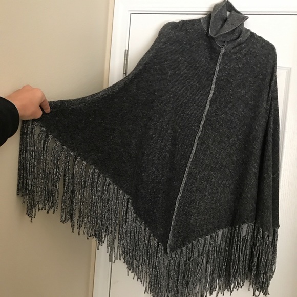 **PRICEDROP** ZARA Knit Fringe Poncho - Picture 5 of 6
